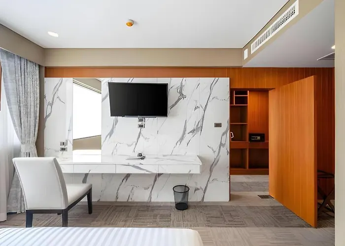 Maison Hotel 3*